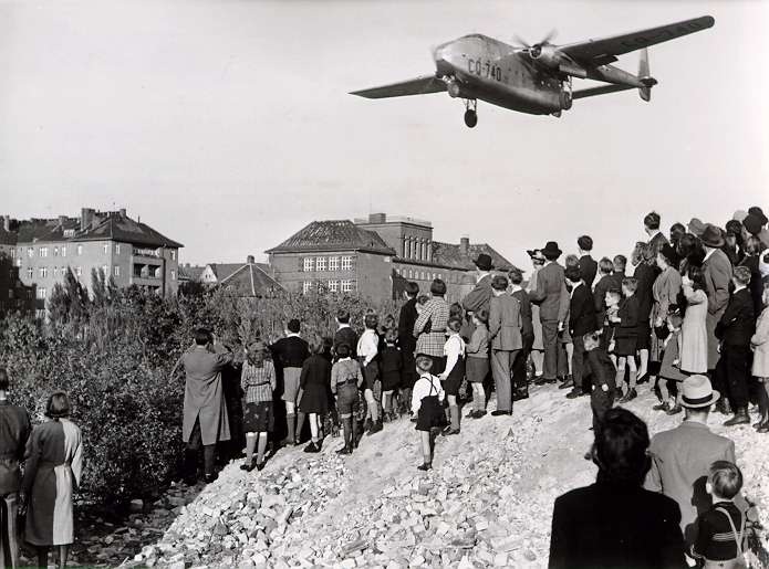 The Berlin Blockade/Airlift 1948 - Ella History 12